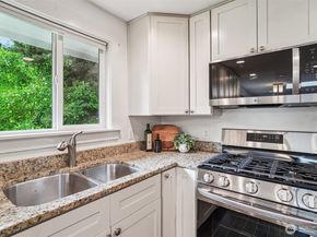3047 124th Avenue NE, Bellevue WA 98005