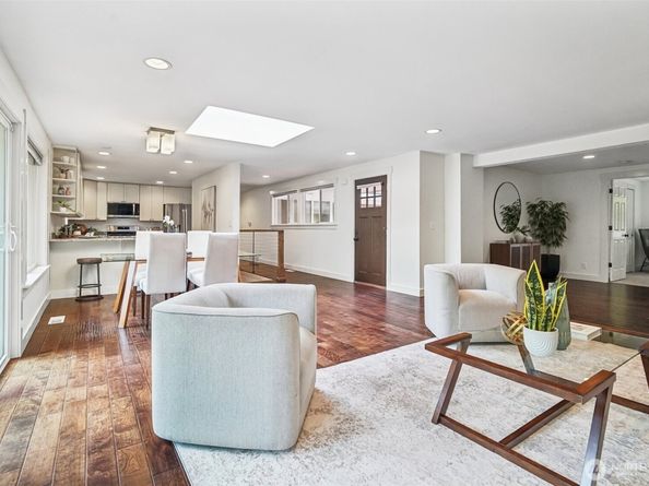 3047 124th Avenue NE, Bellevue WA 98005