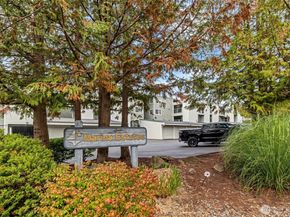 22215 6th Ave S 106, Des Moines WA 98198