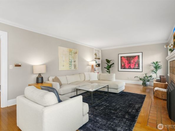 2553 Warren Avenue N, Seattle WA 98109