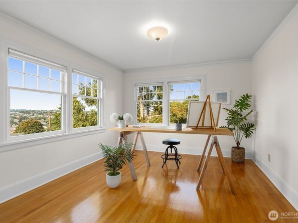 2553 Warren Avenue N, Seattle WA 98109