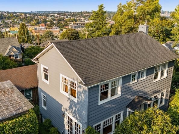 2553 Warren Avenue N, Seattle WA 98109