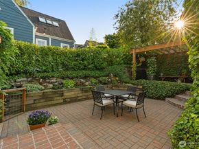 2553 Warren Avenue N, Seattle WA 98109