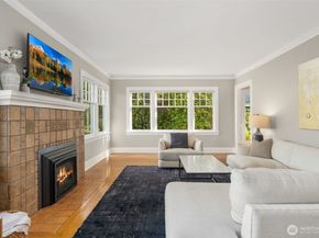 2553 Warren Avenue N, Seattle WA 98109