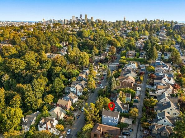 2553 Warren Avenue N, Seattle WA 98109