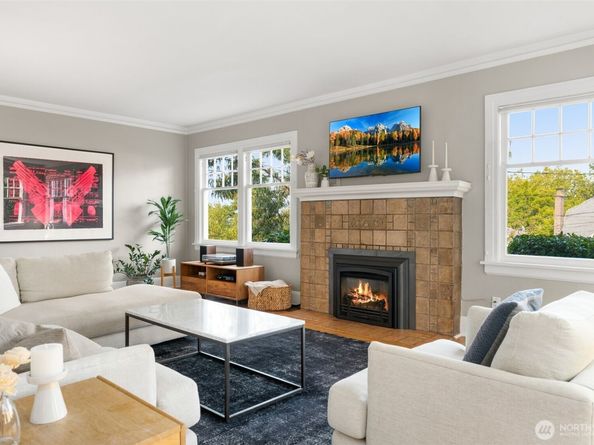2553 Warren Avenue N, Seattle WA 98109