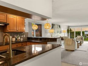 6620 Lake Washington Boulevard NE 101, Kirkland WA 98033