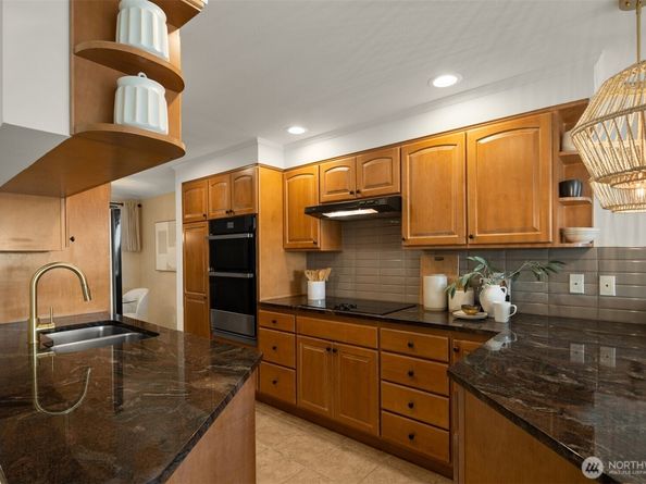 6620 Lake Washington Boulevard NE 101, Kirkland WA 98033