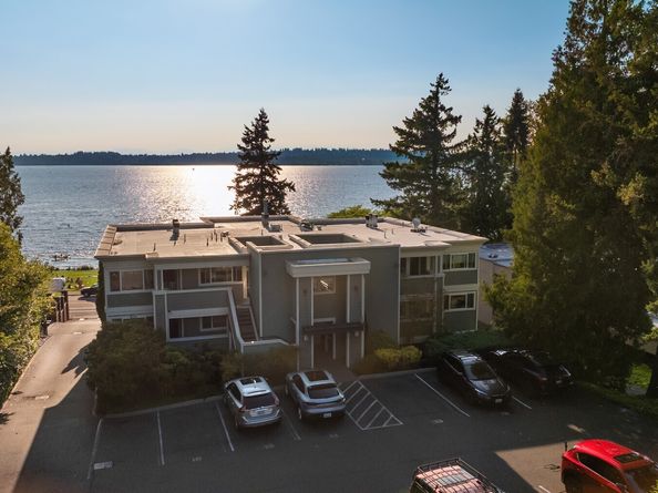 6620 Lake Washington Boulevard NE 101, Kirkland WA 98033