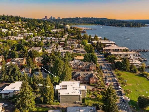 6620 Lake Washington Boulevard NE 101, Kirkland WA 98033