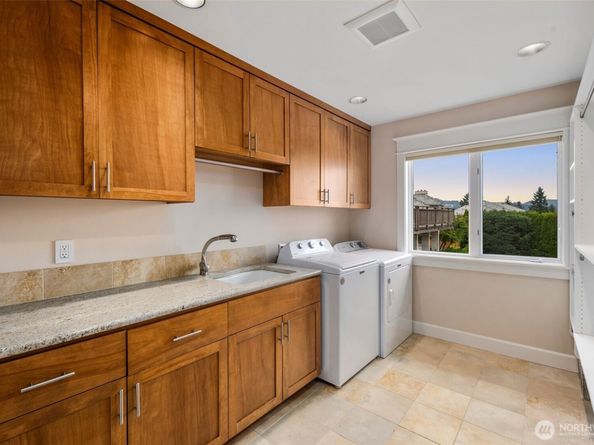 15309 SE 58th Street, Bellevue WA 98006