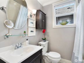 3936 Woodland Park Avenue N, Seattle WA 98103
