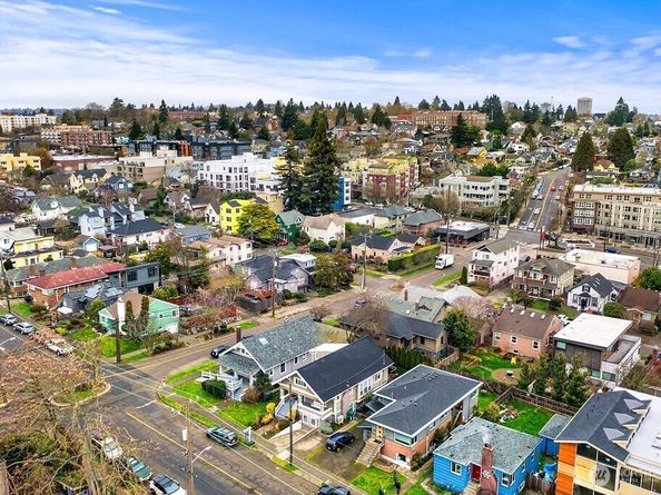 3936 Woodland Park Avenue N, Seattle WA 98103
