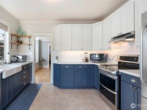 3936 Woodland Park Avenue N, Seattle WA 98103