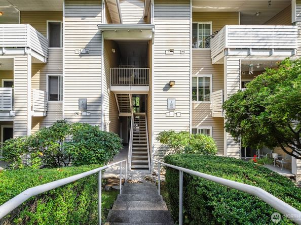 801 Rainier Avenue N E325, Renton WA 98057