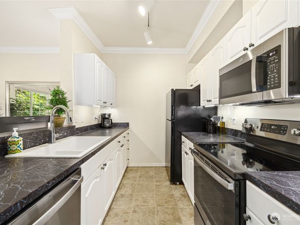 801 Rainier Avenue N E325, Renton WA 98057