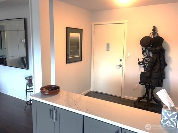2500 81st Avenue SE 117, Mercer Island WA 98040