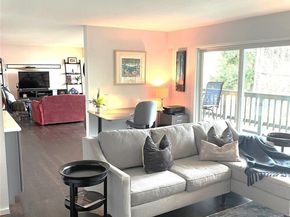 2500 81st Avenue SE 117, Mercer Island WA 98040
