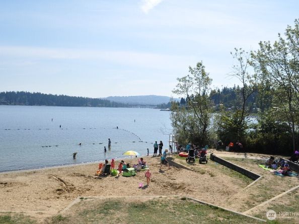 2500 81st Avenue SE 117, Mercer Island WA 98040