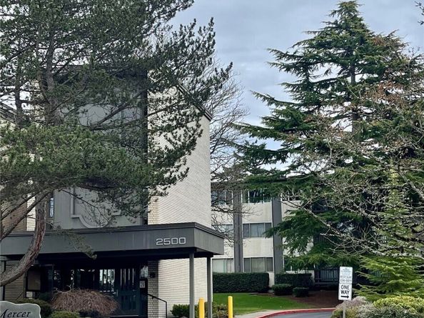 2500 81st Avenue SE 117, Mercer Island WA 98040