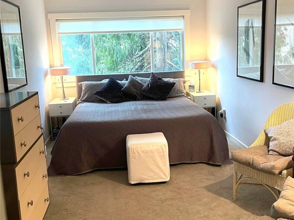 2500 81st Avenue SE 117, Mercer Island WA 98040