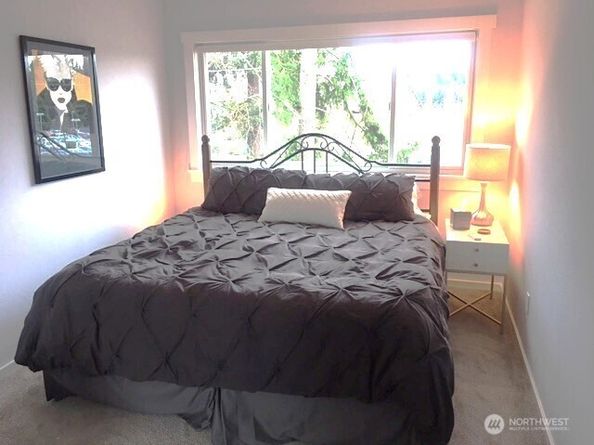 2500 81st Avenue SE 117, Mercer Island WA 98040
