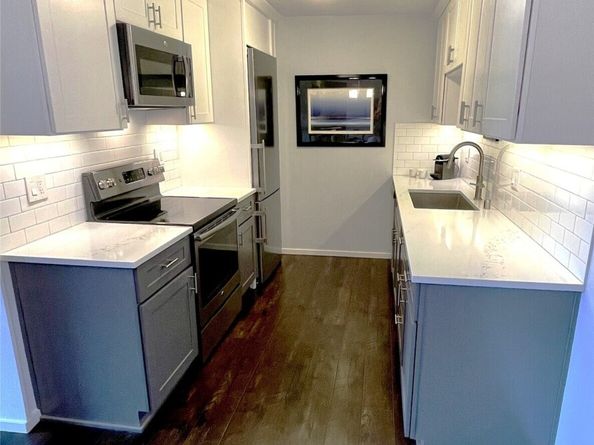 2500 81st Avenue SE 117, Mercer Island WA 98040