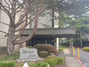 2500 81st Avenue SE 117, Mercer Island WA 98040