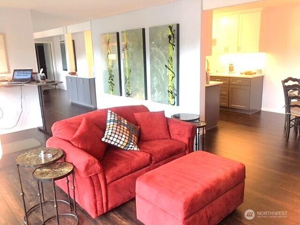 2500 81st Avenue SE 117, Mercer Island WA 98040