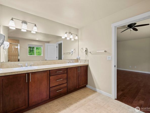 10550 NE Sheridan Crescent, Redmond WA 98053