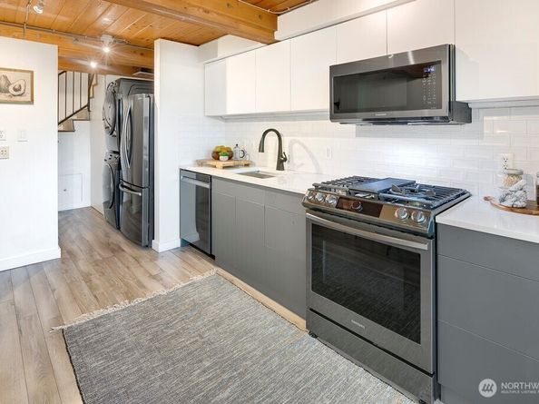 66 Bell Street 208, Seattle WA 98121