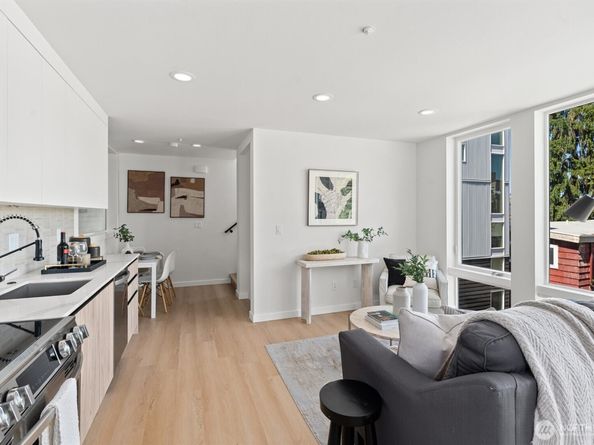 3116 Queen Anne Avenue N, Seattle WA 98119