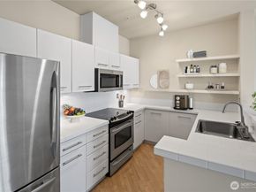 700 E Denny Way PH3, Seattle WA 98122