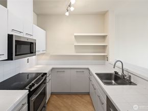 700 E Denny Way PH3, Seattle WA 98122