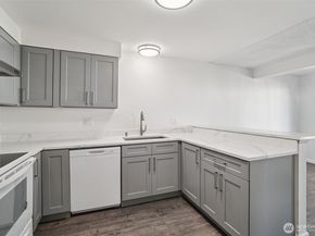 12818 SE 41st Lane B103, Bellevue WA 98006