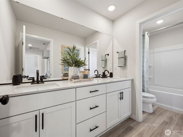 3955 McCormick Village Drive, Bremerton WA 98312