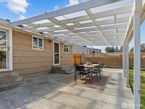 3058 S 200th Street, SeaTac WA 98198