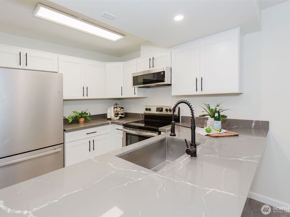 2949 SE Mile Hill Drive C2, Port Orchard WA 98366