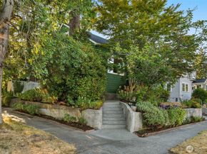 5803 Latona Avenue NE, Seattle WA 98105