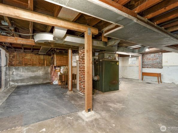 5803 Latona Avenue NE, Seattle WA 98105