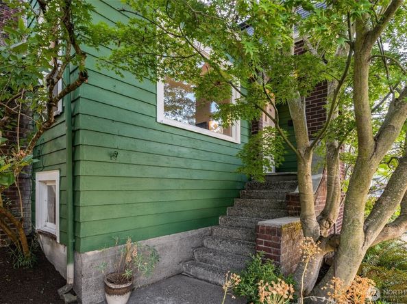 5803 Latona Avenue NE, Seattle WA 98105