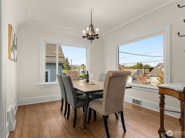 5803 Latona Avenue NE, Seattle WA 98105