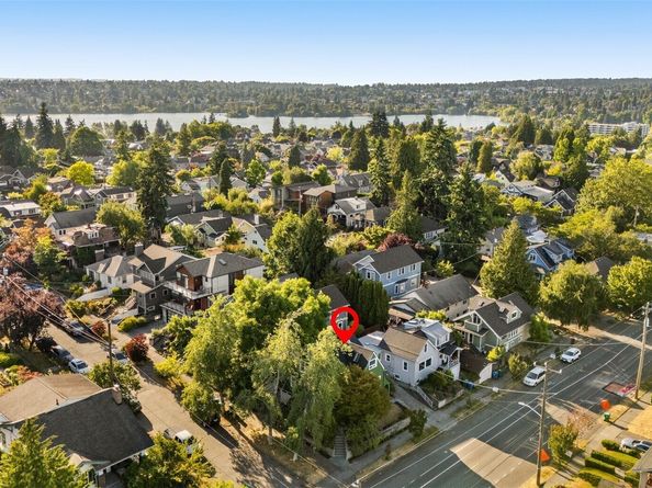 5803 Latona Avenue NE, Seattle WA 98105