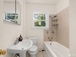 5803 Latona Avenue NE, Seattle WA 98105