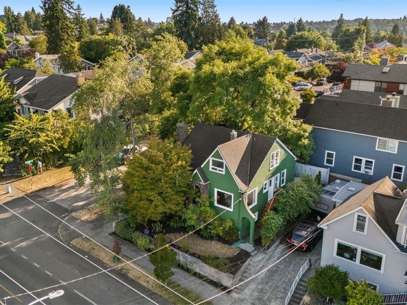 5803 Latona Avenue NE, Seattle WA 98105