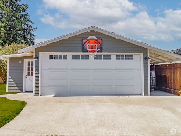 319 1st Street NE, Auburn WA 98002