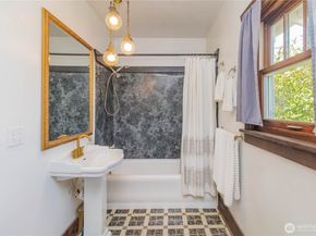 319 1st Street NE, Auburn WA 98002