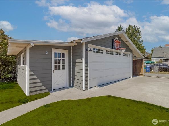 319 1st Street NE, Auburn WA 98002