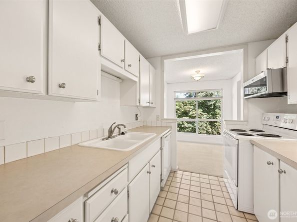 831 126th Place NE B208, Bellevue WA 98005