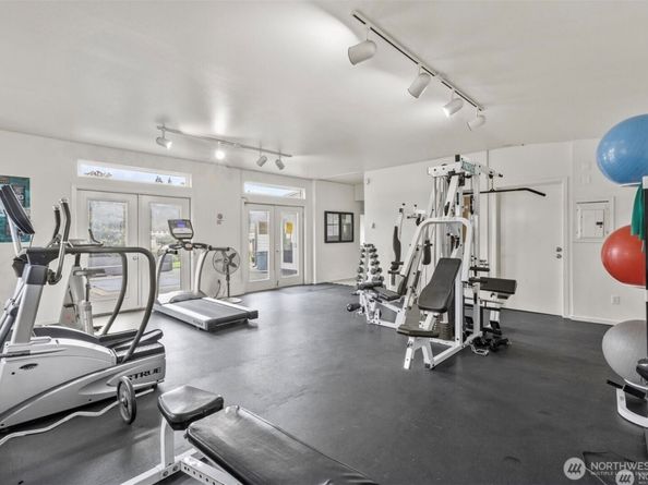 831 126th Place NE B208, Bellevue WA 98005
